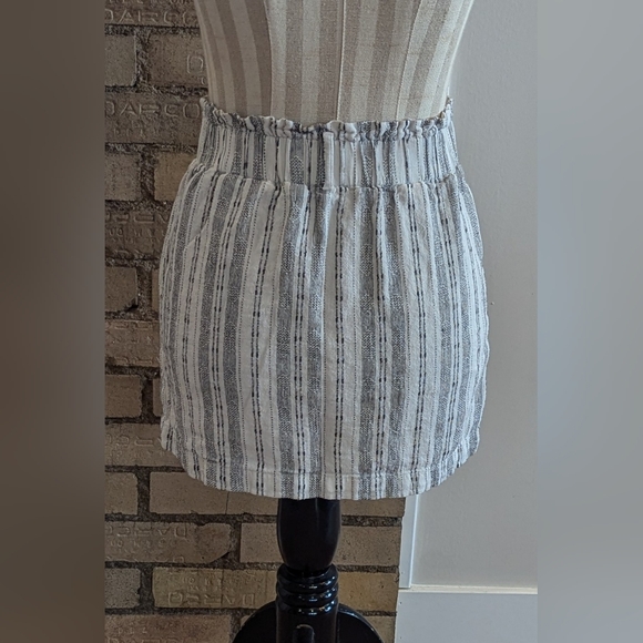 TOPSHOP Stripped Skirt With Button Down Detailing - Picture 2 of 4